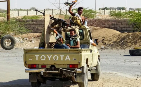 هل دقت ساعة الصفر.. اندلاع مواجهات عنيفة بين الحوثيين والمقاومة المشتركة في الحديدة