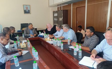 بدر معاون يناقش آلية العمل لتقييم وضع مؤسسة وشبكتي المياه والصرف الصحي بالمحافظة