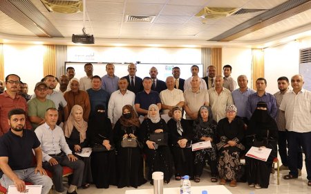 وزير الصحة ومحافظ حضرموت يكرمان الأطباء الأجانب ويشيدان بخدماتهم الانسانية