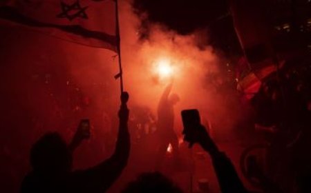 إسرائيل ترسل ساعر و"طائرتي إنقاذ" .. ماذا حدث  لاسرائيليين في امستردام ( فيديوهات)