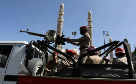 مفاجأة.. الحوثيون يتلقون دعما ماليا وعسكريا سريا من دولة عربية 