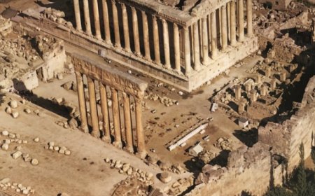 طمس هوية التاريخ العالمي.. إسرائيل تقصف مدينة معراج الشعراء للنجوم وإحدى عجائب الدنيا السبع!!