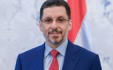 رئيس الوزراء يزور وزير الشباب والرياضة بعد تعرضه لوعكة صحية