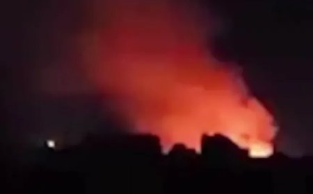 انفجارات عنيفة.. الكشف عن الأهداف التي ضربتها الغارات الأمريكية بصنعاء مساء