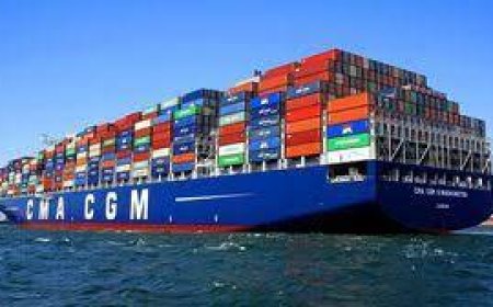 هيئة بحرية: سفينة تجارية تتلقى أمرا بتغيير مسارها جنوب غربي عدن