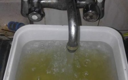 كارثة تهدد أهالي حي عبدالقوي في عدن .. بسبب اختلاط مياه المجاري بمياه الشرب