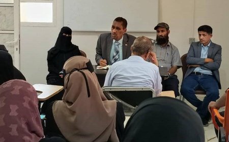 بحضور عميد الكلية،، قسما اللغة الإنجليزية والترجمة بكلية اللغات يعقدا اجتماعهما لشهر نوفمبر 