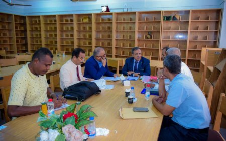 رئيس جامعة عدن يطلع من لجنة معالجة أوضاع منتسبي الجامعة على تقرير نشاطها 