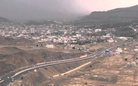 معلومات استخباراتية.. الكشف عن (مخبأ سري) لقادة الحوثيين بعصر صنعاء والتحالف الدولي يستهدف (مواقع مقصوفة سلفًا)! 