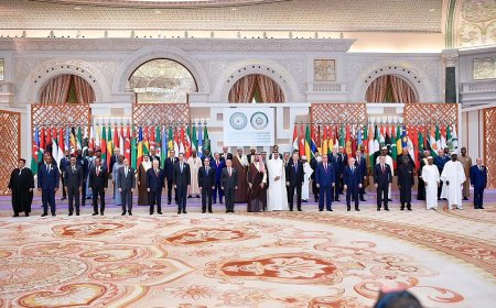 بدء أعمال القمة العربية الإسلامية غير العادية بمشاركة فخامة رئيس مجلس القيادة الرئاسي