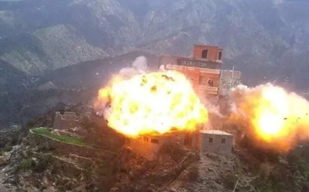 تعز تقصف بالمدافع..  مصادر تؤكد تصدي قوات الدفاع الجوي لهجوم حوثي مسنود بقصف على حي الأربعين بالشقب