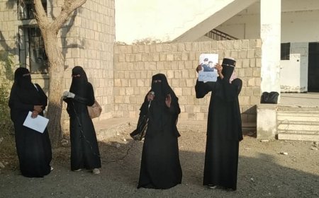 تحالف نساء ابين بمشاركة ادارة شرطة  الأحداث يقيم فعالية توعوية حول الابتزاز الالكتروني للطالبات مجمع بلقيس بزنجبار