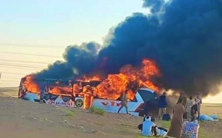 "حريق مفاجئ يلتهم حافلة ركاب في مأرب وينجو الركاب بأعجوبة"
