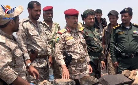 المليشيات تتكتم عن مصيره.. غارة جوية تستهدف وزير الدفاع وتصيب شقيقه إصابة بليغة وبتر قدمه