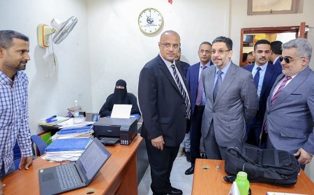رئيس الوزراء يزور وزارة التخطيط والتعاون الدولي ويصدر عدد من التوجيهات لتفعيل أداء الوزارة