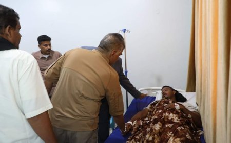 محافظ حضرموت يطمئن على صحة الجندي البطل عمر بادبيس ويوجه بايلائه الرعاية اللازمة