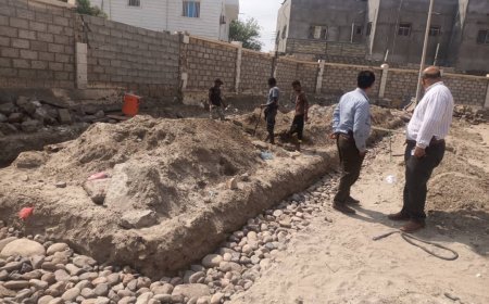 الجعملاني و الزهري يتفقدان بناء مخازن بديوان السلطة المحلية بخورمكسر 