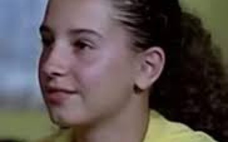 بعد غياب 16 عامًا.. ظهور مفاجئ للطفلة «نورا» بطلة فيلم الدادة دودي (صور) 