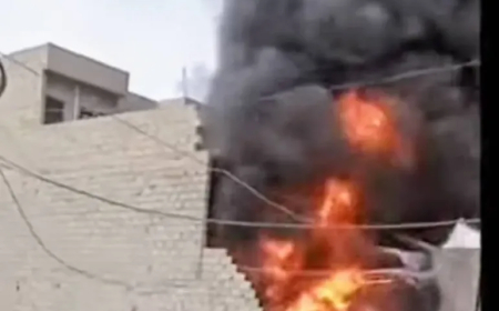 جريمة وحشية بسبب منشورات.. ناشط بالوا على قبر أمه وآخر أحرقوا منزله!