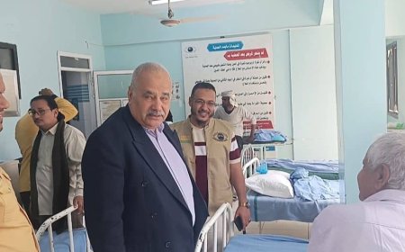 مدير صحة عدن يتفقد المخيم الطبي الجراحي المجاني للعيون بمستشفى مكة