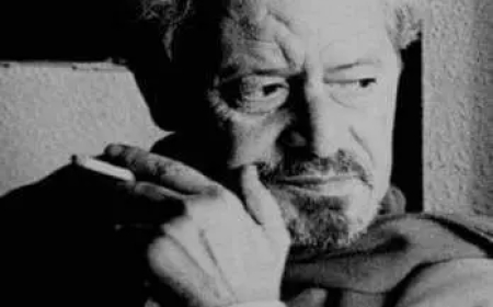 رحلة صاحب (الخبز الحافي) الذي صدمت واقعيته الأدب العربي  