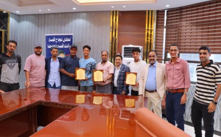 الزهري يكرم أبناء خورمكسر "مشبح" و"البكري" لاعبي منتخب الناشئين والحكم الدولي بسام الصعه