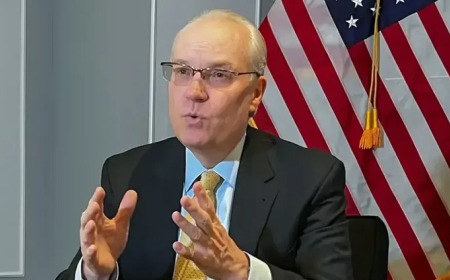 المبعوث الأمريكي يهدد الحوثيين بتصنيفهم كمنظمة إرهابية.. فإدارة ترامب الأولى فعلتها ولن تتوانى إدارته الثانية!