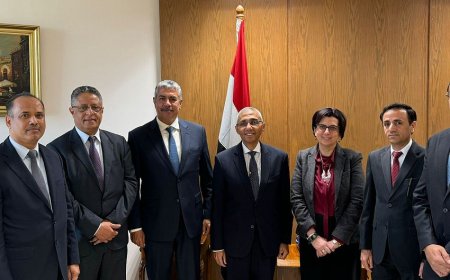 السفير بحاح يبحث مع مساعد وزير الخارجية المصري ملف المدارس اليمنية