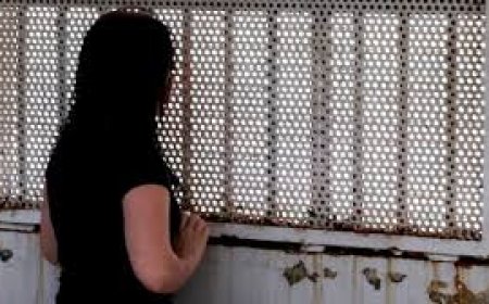 بعد محاولتها لإنقاذ طفلتها ... اتهموها بالقتل !