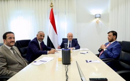 الرئيس العليمي يرأس اجتماعا لمجلس القيادة لبحث الإنقاذ الاقتصادي وتقديرات الموقف على ضوء المستجدات الإقليمية