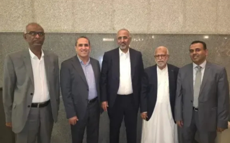 أول رد حوثي على لقاء رئيس الانتقالي الزُبيدي مع قيادات حزب الإصلاح.. هذا ما طلبه!!