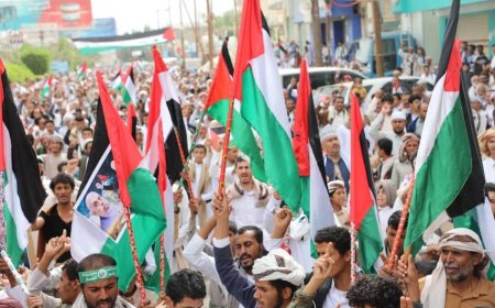 وقفة في مأرب تندد بالجرائم الصهيونية المستمرة في غزة