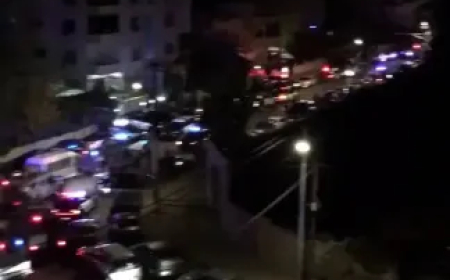 بالفيديو شرارة تمرد شعبي.. إطلاق نار على السفارة الإسرائيلية في دولة عربية وسقوط قتيل وجرحى