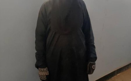 متنكرًا بزي نسائي.. القبض على شخص في شبوة يقوم بعمل خطير
