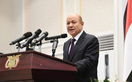 جاء فيه (لما تقتضيه المصلحة العليا للبلاد).. الرئيس العليمي يقيل مسؤولا كبيرا ويحيله للتحقيق (وثيقة)