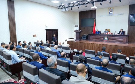 رئيس الوزراء يعقد في عدن اجتماعاً باللجنة العسكرية والأمنية