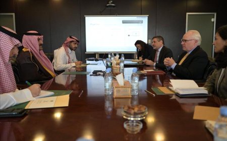السفير السعودي يلتقي المبعوث والسفير الأمريكيين لبحث التطورات في اليمن