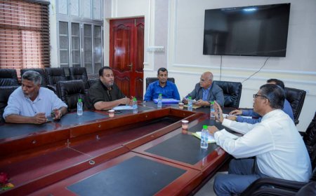 جامعة عدن تدرس أسباب عزوف الطلاب عن الالتحاق ببعض الأقسام العلمية 