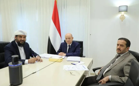 اجتماعات متواصلة على مدار الساعة.. الرئيس العليمي: تسريع تنفيذ خطة الإنقاذ الاقتصادي أولوية للمجلس