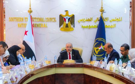 الانتقالي يطالب المجلس الرئاسي سرعة إيجاد حلول عاجلة لتخفيف المعاناة عن المواطن