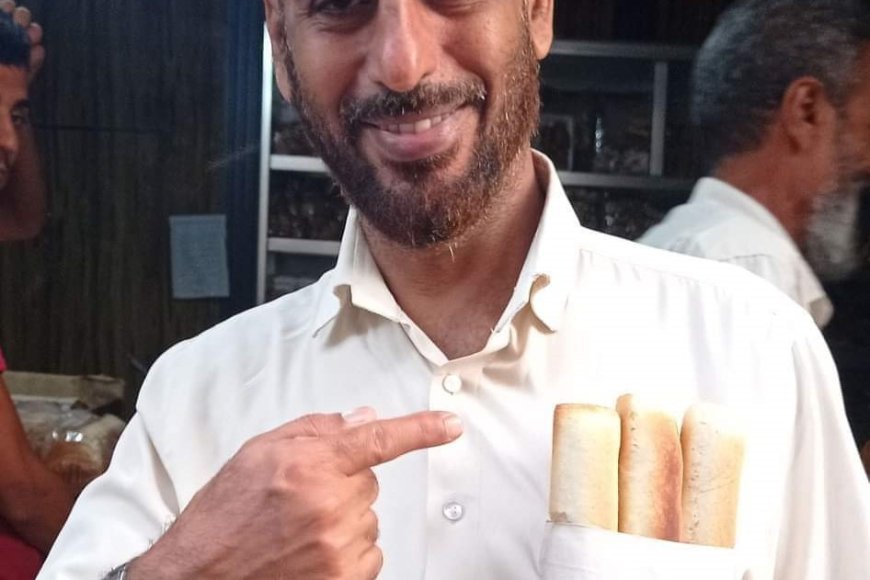 المجاعة بعدن تصل مبكرًا.. حجم قرص الروتي يعادل قلمين في الجيب (صورة)