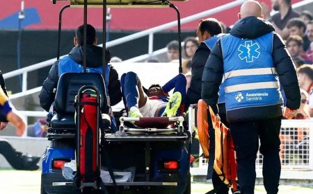 بالصور .. لاعب برشلونة يتقيأ دما" ...