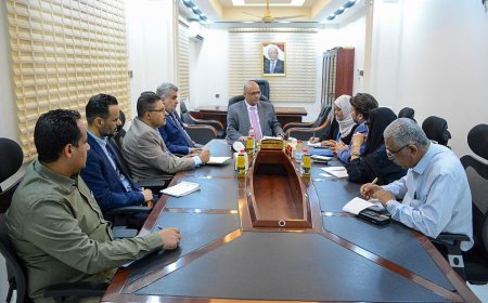 وزير التخطيط يبحث مع مسؤول أممي مواجهة تداعيات نقص تمويل المساعدات الانسانية