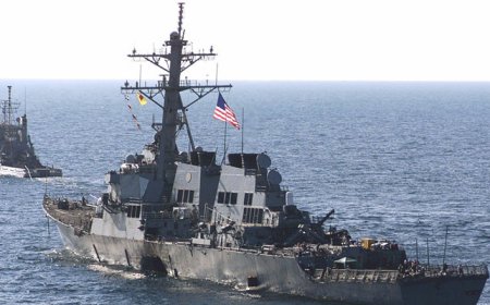 القيادة الوسطى الأمريكية تعلن نجاح مدمرتين أمريكيتين للتصدي لهجمات الحوثيين بخليج عدن