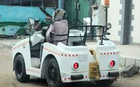 عقب تجوالها في شوارع عدن.. كشف الحقيقة لظهور سيارة الخدمات الأرضية الخاصة بمطار عدن
