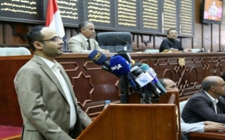 الحوثيون يقرون قانونا لصرف المرتبات للموظفين في مناطق سيطرتهم