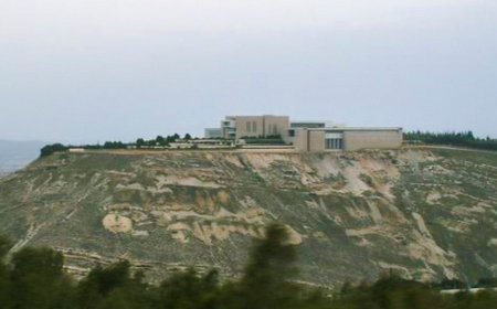 روسيا تجلي رعاياها.. وبالفيديو طائرة مسيرة فوق قصر الأسد الرئاسي بدمشق وإطلاق نار بمحيطه