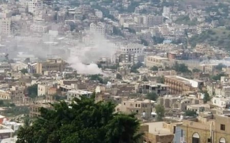 المليشيات الحوثية بالهون والمسيرات تستهدف أحياء سكنية بتعز