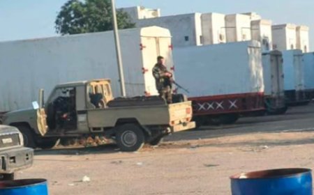 جماعة الحوثي تحاصر وتمنع عمال مصنع من دخوله في الحديدة