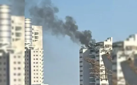 بالفيديو.. لحظة انفجار الطائرة المسيرة التي أطلقها الحوثيون على مبنى شاهق في ”تل أبيب”